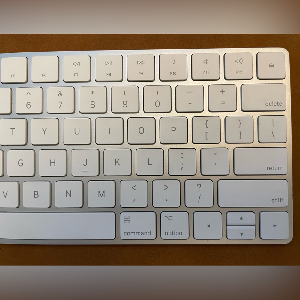 Apple Magic Wireless Keyboard - Picture 3 of 5